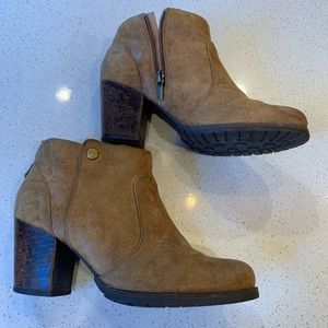 Clarks | Leather heel booties | 7